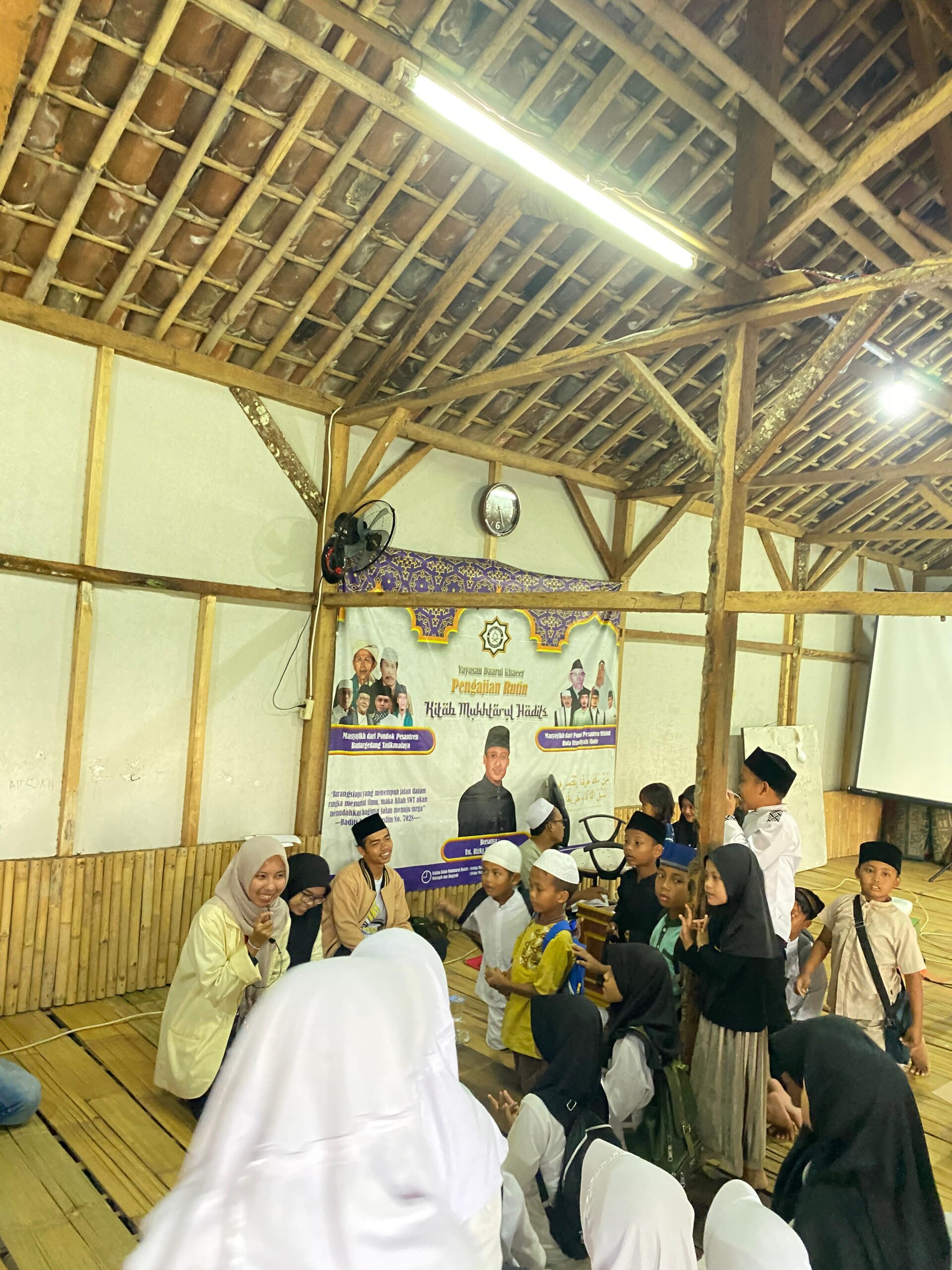MAHASISWA KKN KELOMPOK 03 GELAR SOSIALISASI IPNU-IPPNU DAN PENGENALAN TEKNOLOGI BERSAMA ANAK-ANAK MADIN DARUL KHOIR MAHASISWA KKN KELOMPOK 03 GELAR SOSIALISASI IPNU-IPPNU DAN PENGENALAN TEKNOLOGI BERSAMA ANAK-ANAK MADIN DARUL KHOIR